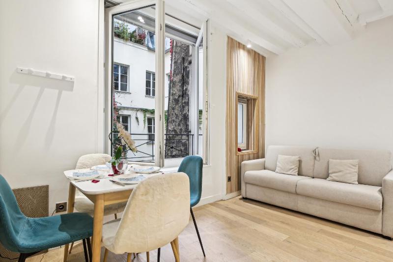 Цены на Lavie Maison : AC & Center of Paris в Париже
