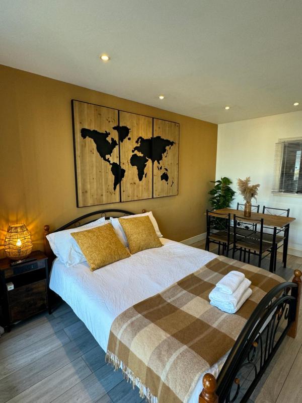 Цены на Cozy Flat with Balcony в Лондоне