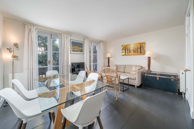 JOIVY Stylish 2 Bed, 2 bath flat with patio, near Victoria station — отель в Лондоне, Соединенное Королевство