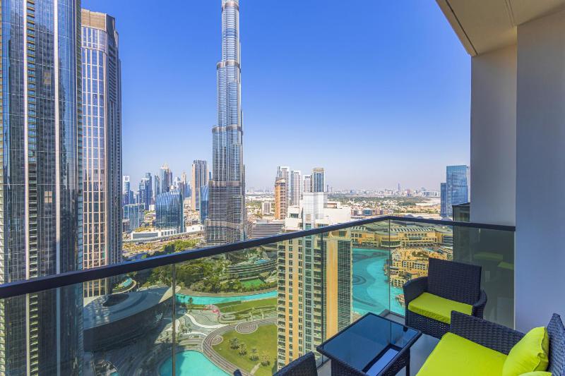 MH - ACT Tower - Downtown - Burj View 3BHK -REF4008 — отель с удобствами в Дубае