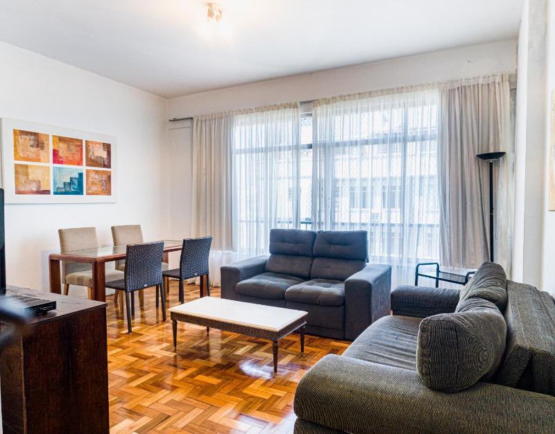 Цены на COPACABANA 3 SUITES, andar alto com vista mar, 9 camas, enorme, wifi 300mb, ar condicionado em todas suites, pauloangerami MVC1812 в Рио