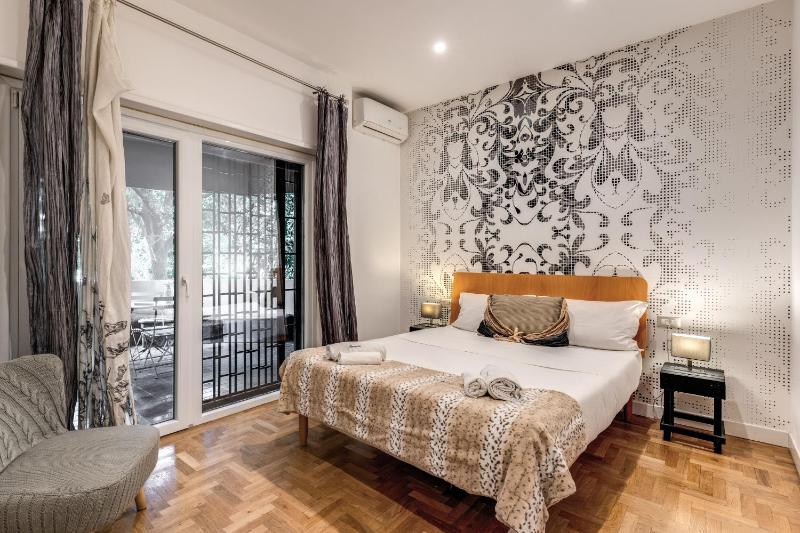 Romantic Piccolomini Lux Guest House — отель с удобным расположением в Риме