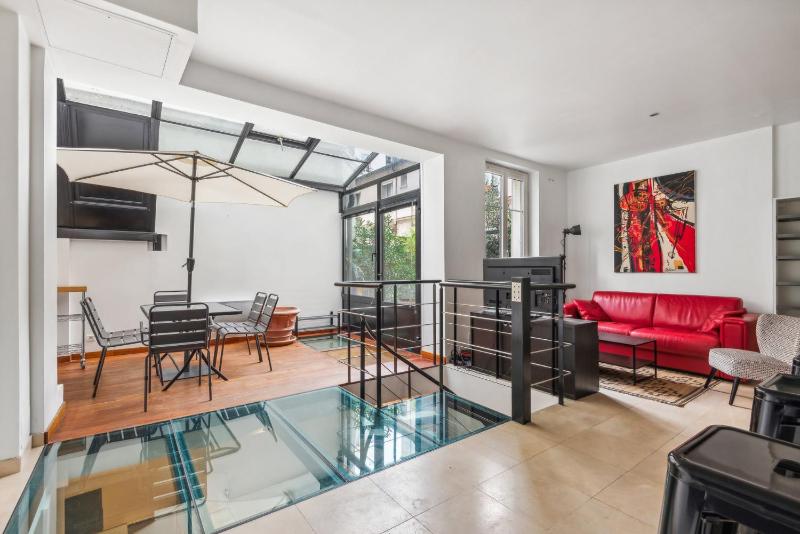 Loft de 80 m² avec jardin privatif — комфортный отель в Париже