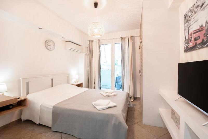 Цены на X P apartment koukaki perfect place to stay в Афины