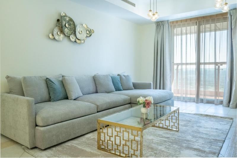 Цены на Two Continents Holiday Homes -Cozy One-Bedroom with Sea view в Дубае