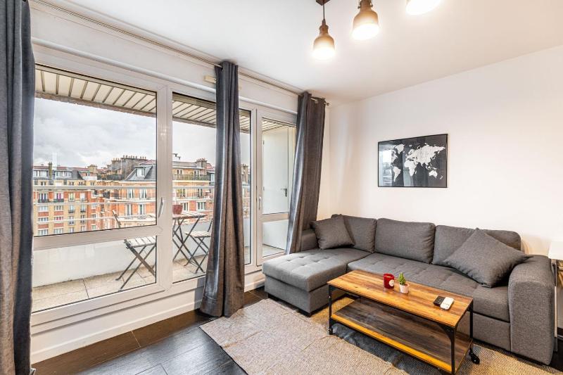 Цены на GuestReady - Elevated Comfort with a Terrace! в Париже
