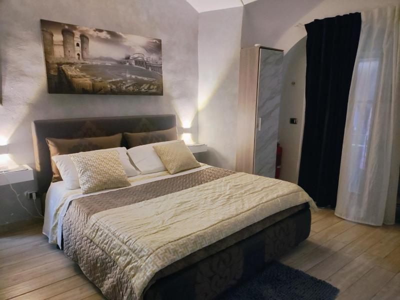 Vallese Suite Quartieri Spagnoli - Napoli — отель с удобным расположением в Неаполе