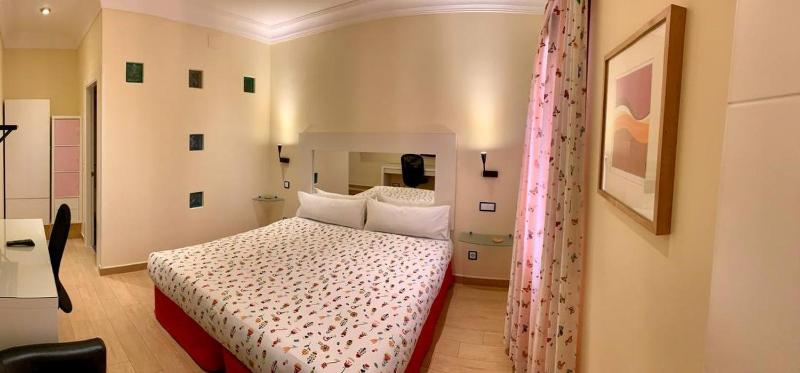 Hostal Arco Iris — отель с удобствами в Мадриде