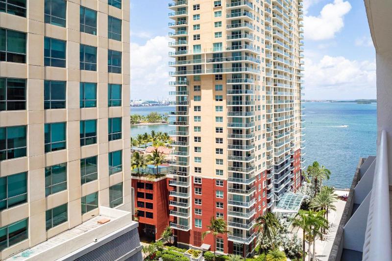 Luxury 1BD Apt in Downtown Brickell free parking — забронировать отель в Майами