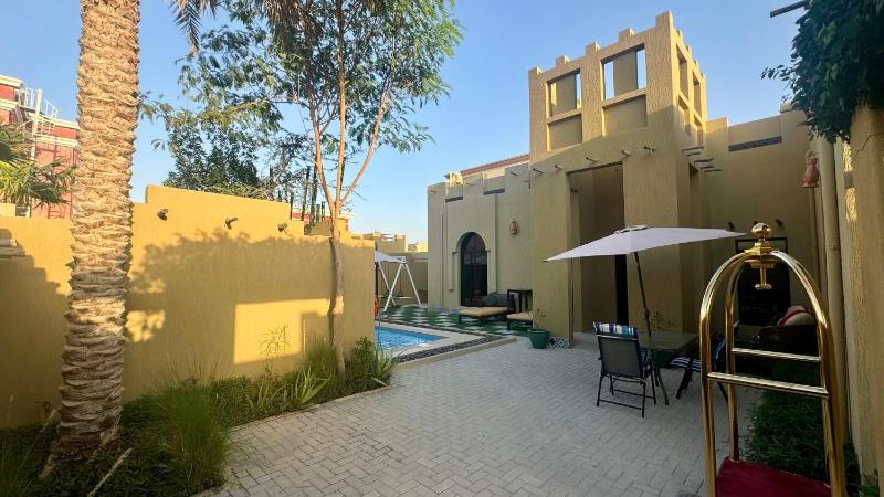 2 Bedroom Villa in Ras Al Khaimah with Privat swimming Pool — отель с удобным расположением в Рас аль-Хайме