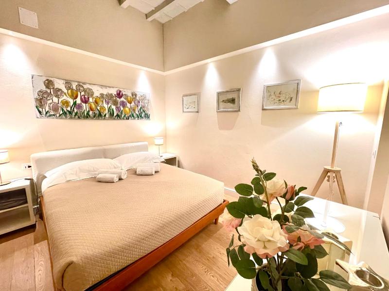 Cozy Santa Maria Novella Uffizi Duomo 2beds-2baths — комфортный отель в Флоренции