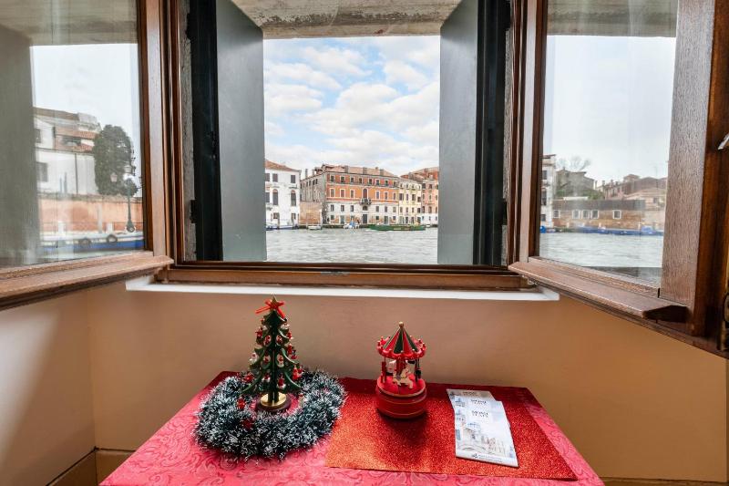 Rubino Flat Canal View — отель в Венеции, Италия