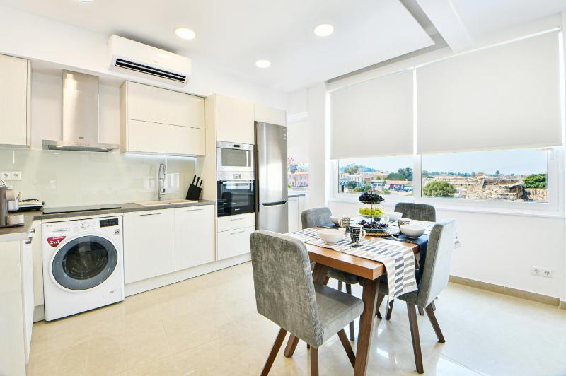 AEOLIS SUITES — комфортный отель в Афины
