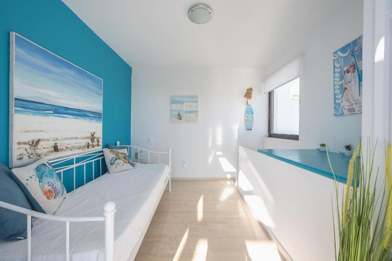 Adelos Maisonette Near Vouliagmeni Beach — комфортный отель в Афины