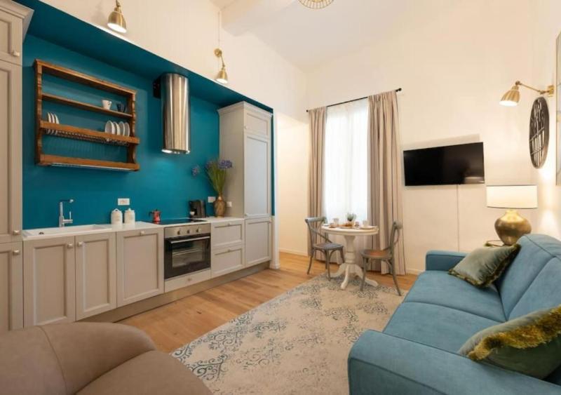 Via dei Pepi 3 - Florence Charming Apartments - Chic retreat Apartment a few steps from Santa Croce Square — отель с удобным расположением в Флоренции