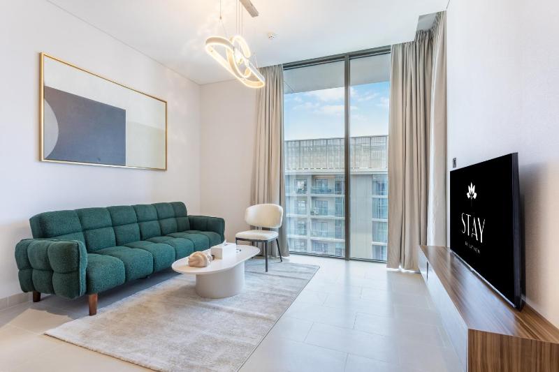 STAY BY LATINEM Luxury 1BR Holiday Home CV A2805 near Burj Khalifa — отель с удобным расположением в Дубае