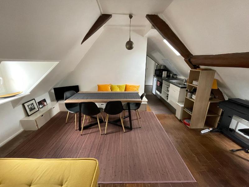 Appartement Atypique, centre de Paris — отель с удобным расположением в Париже