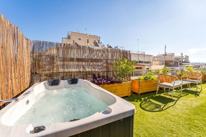 Blue Oasis - Jacuzzi Penthouse — отзывы гостей и цены