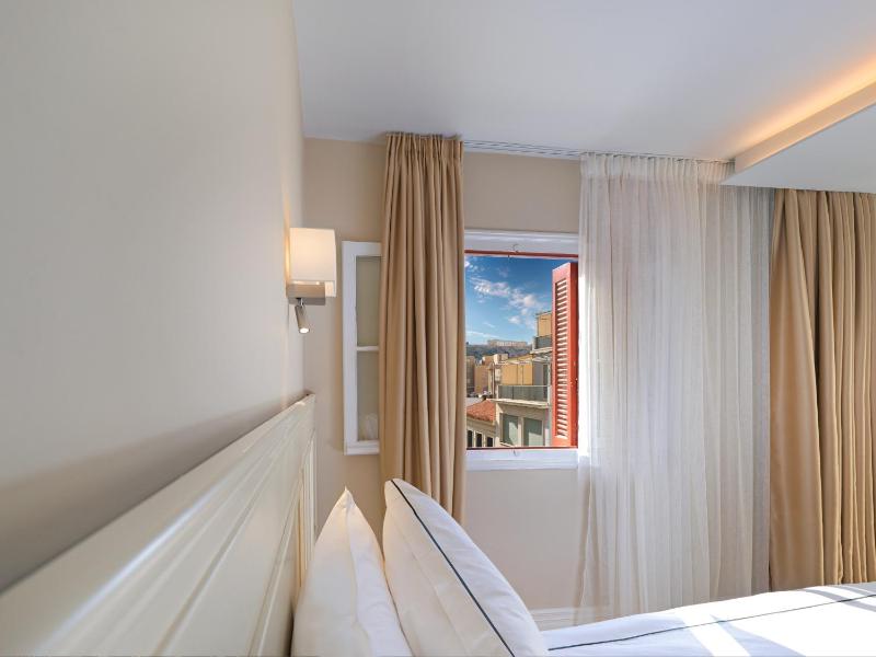 Vrachos Athens Suites — отель с удобствами в Афины