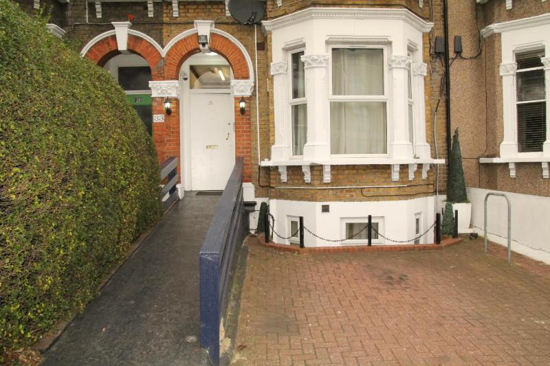 London Olympus Hotel Nirvana 2 — отель в Лондоне, Соединенное Королевство