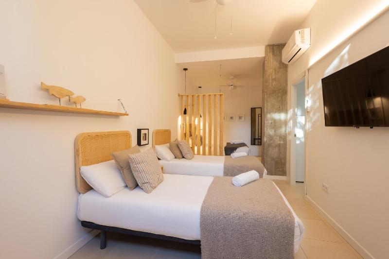 FLORIT FLATS - The Pitiusas Rooms — забронировать отель в Валенсии