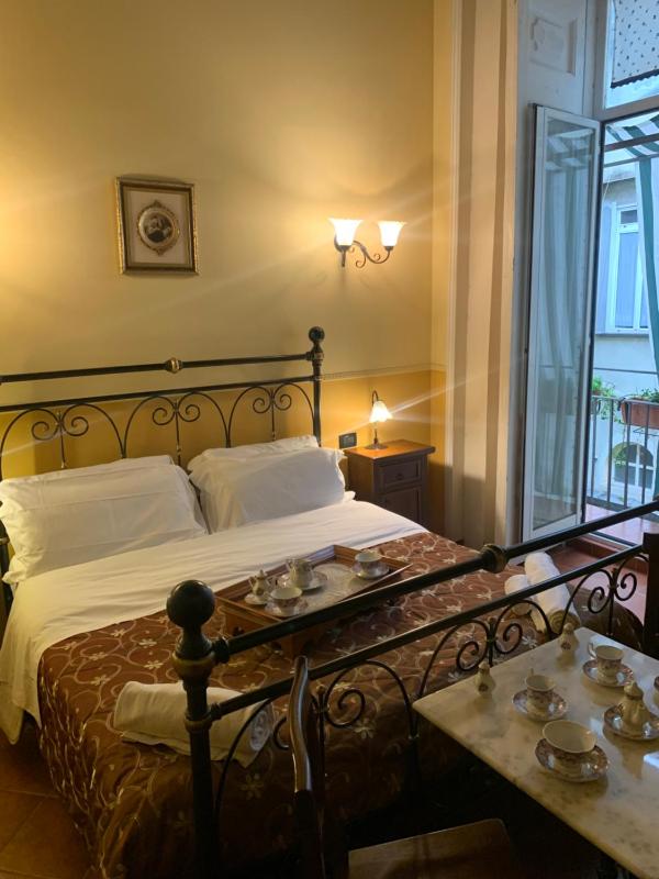 Hotel PIGNATELLI Napoli — отель с удобным расположением в Неаполе