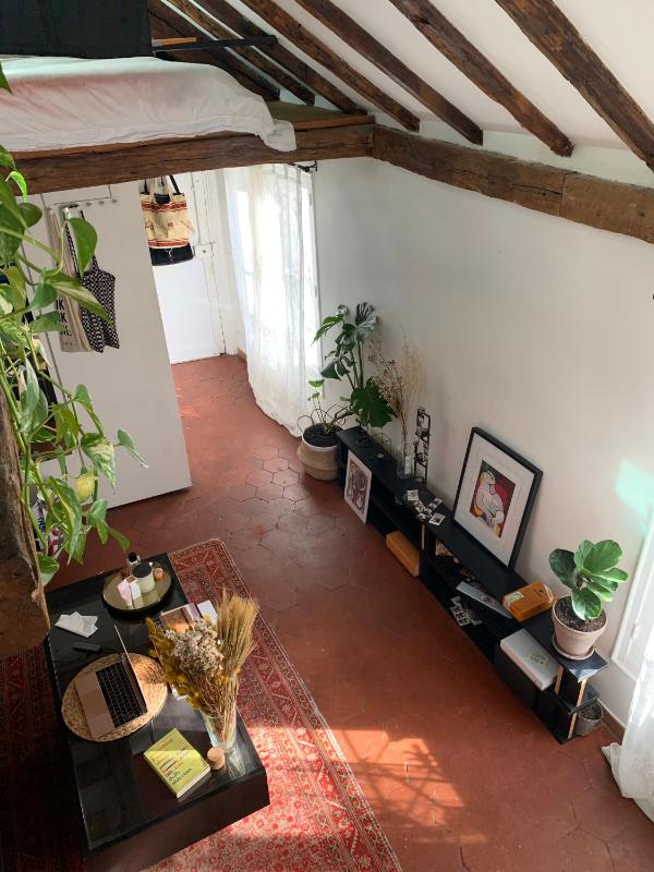 Cozy mezzanine studio in the heart of Paris — отель с удобствами в Париже