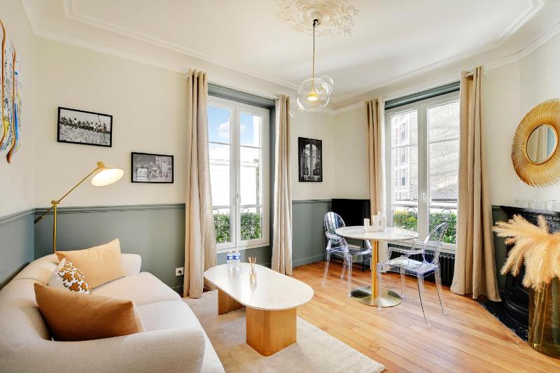 Suite Haussmann by Les Maisons de Charloc Homes — отель с удобным расположением в Париже