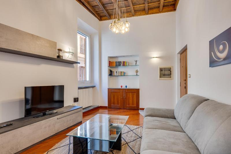 Spanish Steps Stylish Apartment — отель с удобствами в Риме