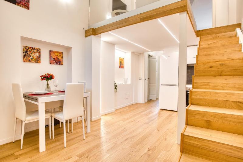 Walk to Navigli - Via Gola - 2 Bedrooms Apt — забронировать отель в Милане