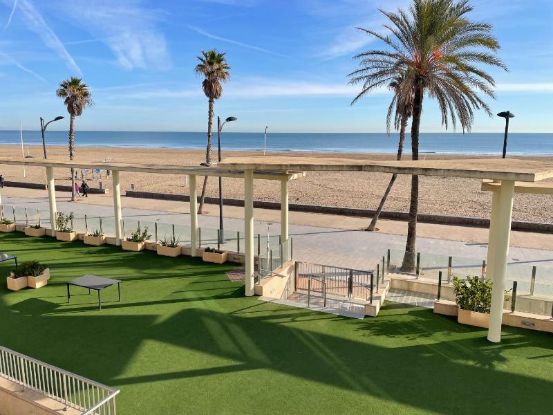 PRIMERA LINEA PLAYA PATACONA, VALENCIA — отель с удобствами в Валенсии