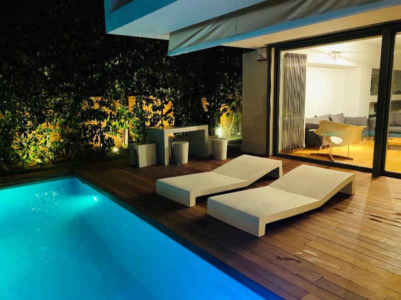 Elegant and Private Living by Neuvel — отель в Афины, Греция