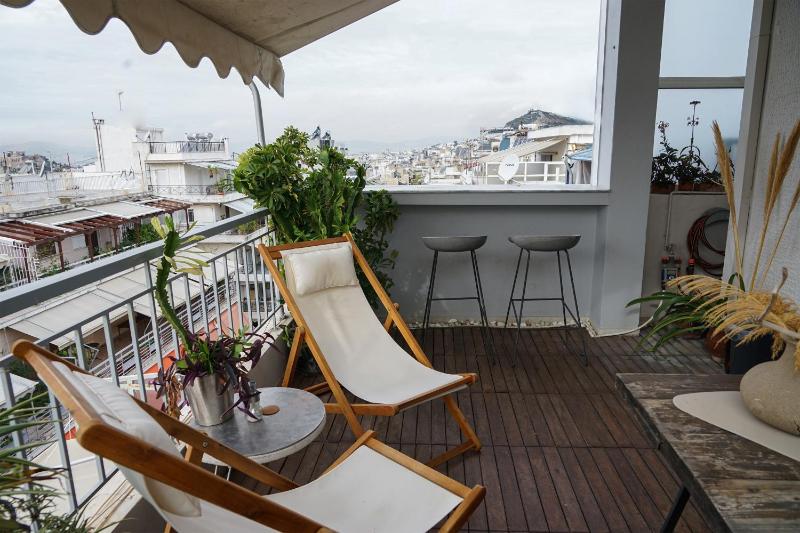 Small & cozy with Acropolis & Lycabettus view — забронировать отель в Афины
