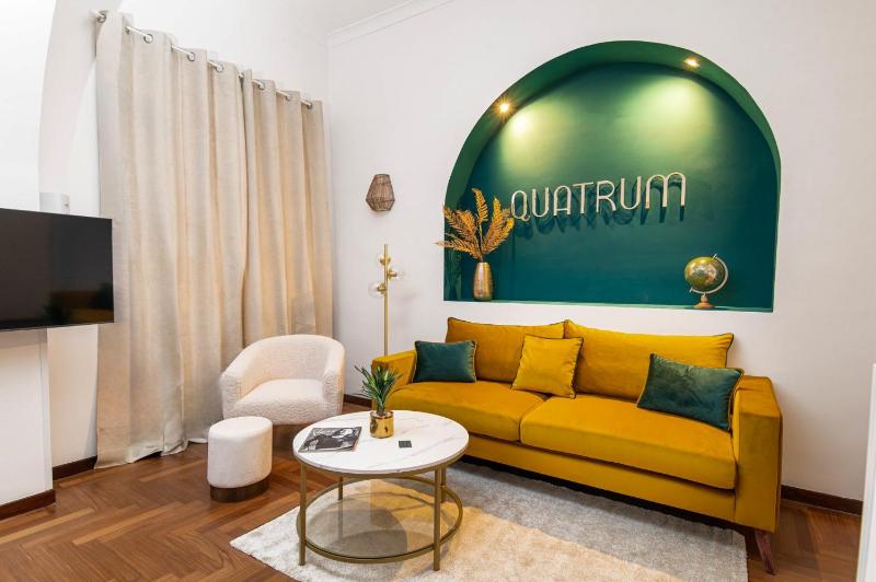 Quatrum Apartment — отель с удобным расположением в Неаполе