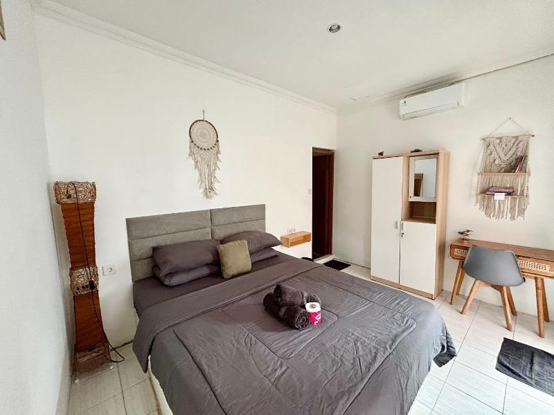 White sandat guest house — забронировать отель в Убуде