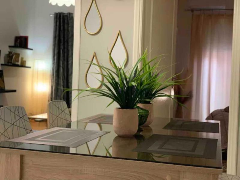 2 Bedrooms Apartment Center of Athens 4 min Subway — отель с удобствами в Афины