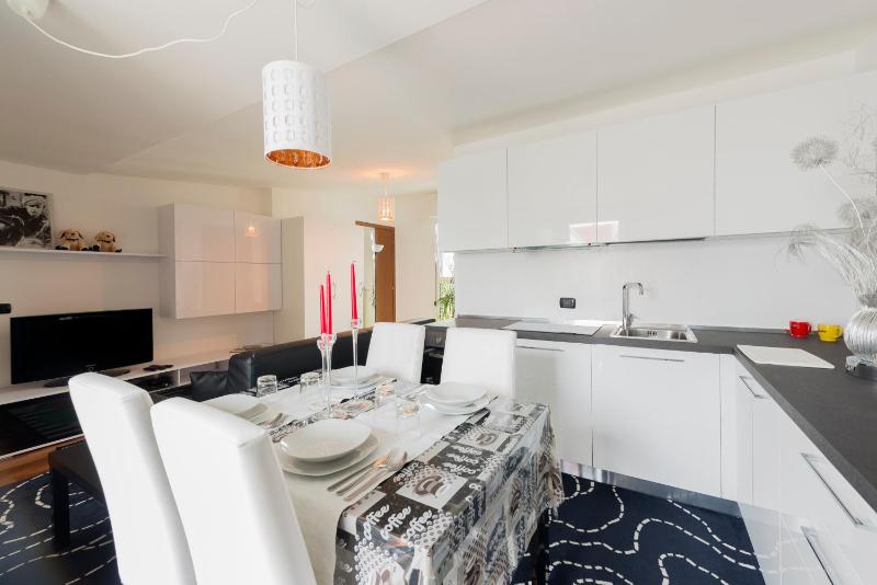 New Luxury Attic Santa Giulia Expo — отель с удобным расположением в Милане