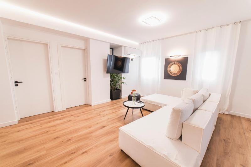 White harmony, 2 bedroom apartment — отель с удобствами в Афины