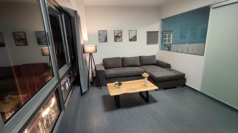 Ermou Downtown Suites by Athens Urban Retreat — комфортный отель в Афины