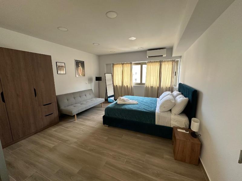 Academys Modern Apartments by Athens Urban Retreat — комфортный отель в Афины