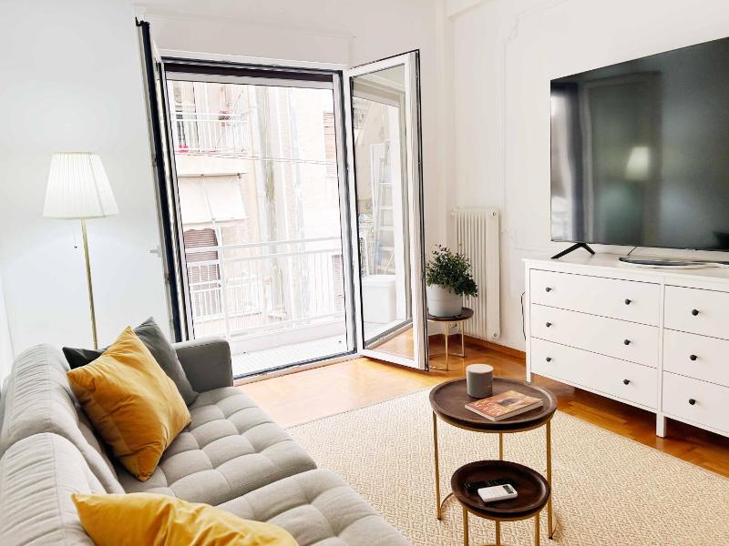 Cozy 1BR Apt in art-filled area near Athens landmarks — отзывы гостей и цены