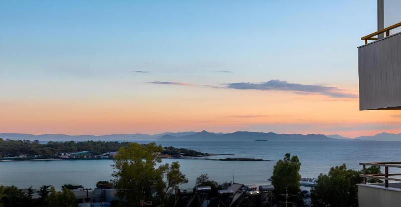 Four Seasons Sea View Apartment — комфортный отель в Афины