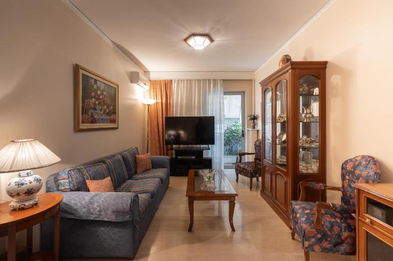 Thissio Family Apartment — забронировать отель в Афины