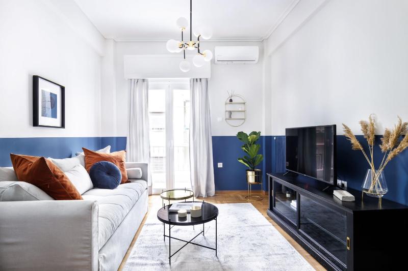 Divine 1BR Apartment near the Acropolis museum — отель с удобствами в Афины