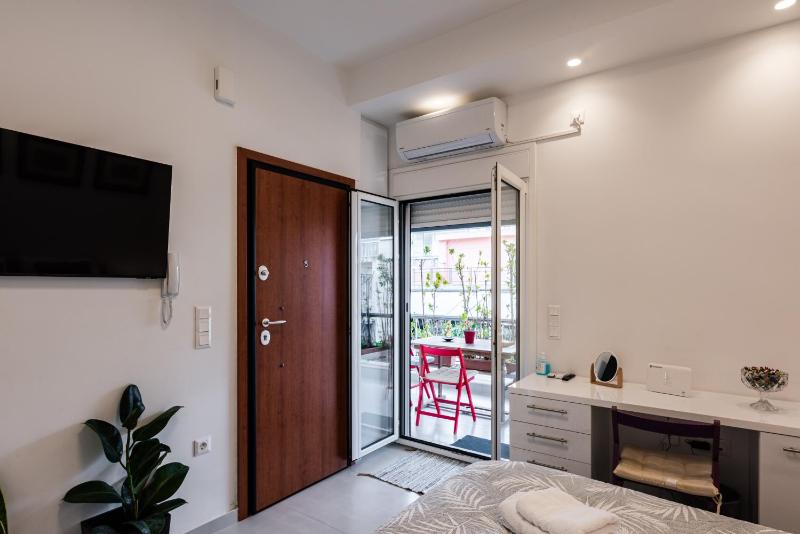 Modern studio apartment B — отель с удобствами в Афины