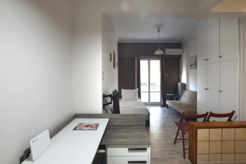 Studio next to Agios Nikolaos Church — отель с удобным расположением в Афины