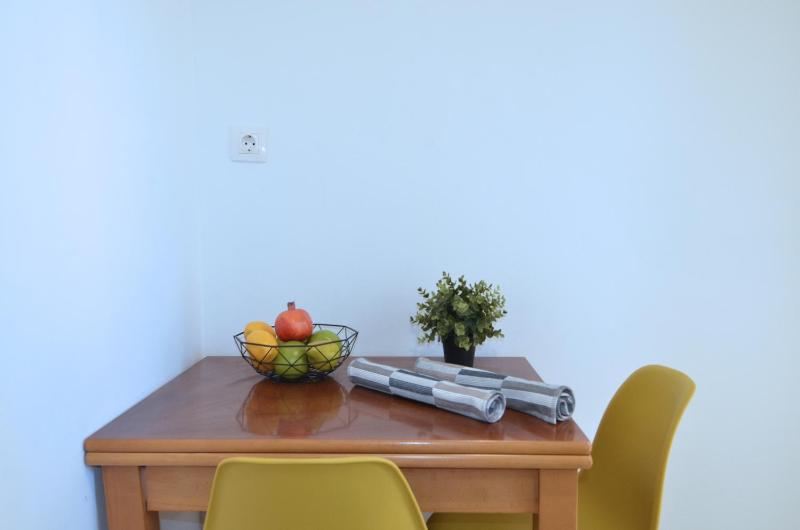 A heart apartment at Skouze Hill, Dirrachiou — отель с удобствами в Афины