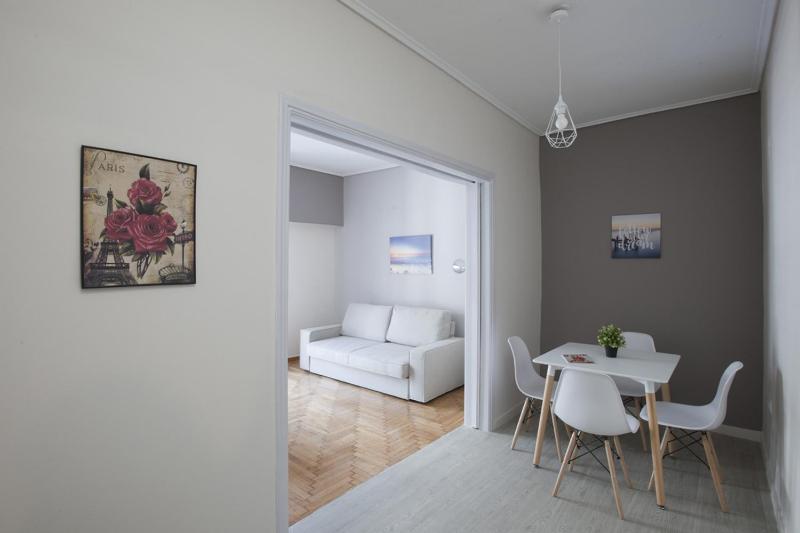 Zan Moreas, A simple & minimal apartment — комфортный отель в Афины