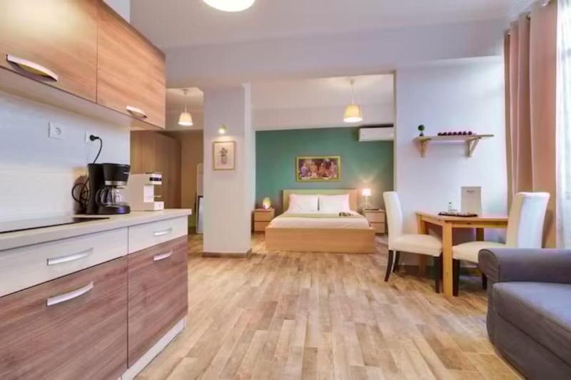 Monastiraki 212 - 43m2 SuperHost Hub — забронировать отель в Афины