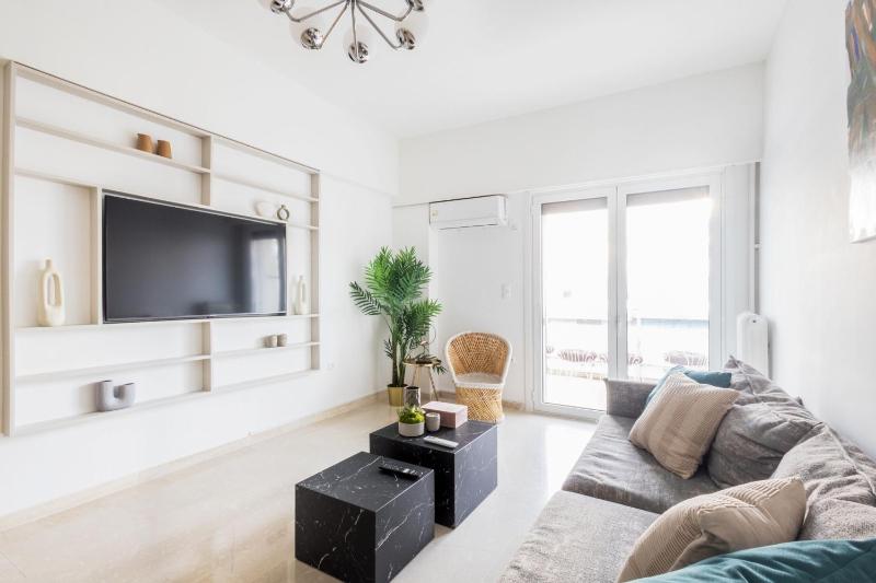 Sunny n Luxury apt in Glyfadas center — отель с удобным расположением в Афины